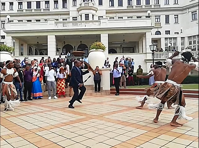 dialogue platform maputo former president dances